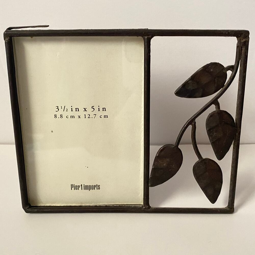 Vintage Pier 1 Metal Picture Stand Frame Wrought Iron Leaf Scroll 3 1/2 x5 Photo